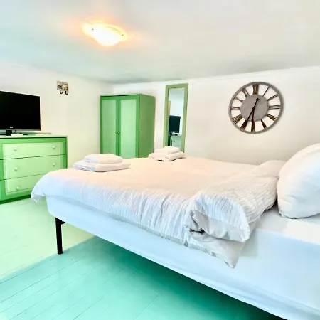 Apartment Seafront - Harbour View , Pitini 1