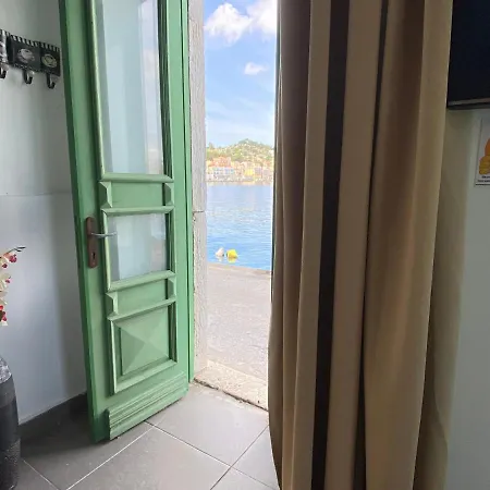 Apartment Seafront - Harbour View , Pitini 1